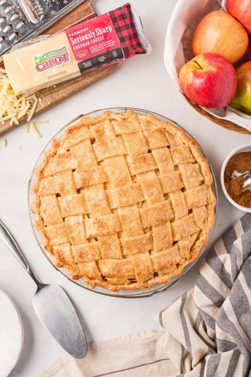 Cheddar Apple Pie A Classic Twist