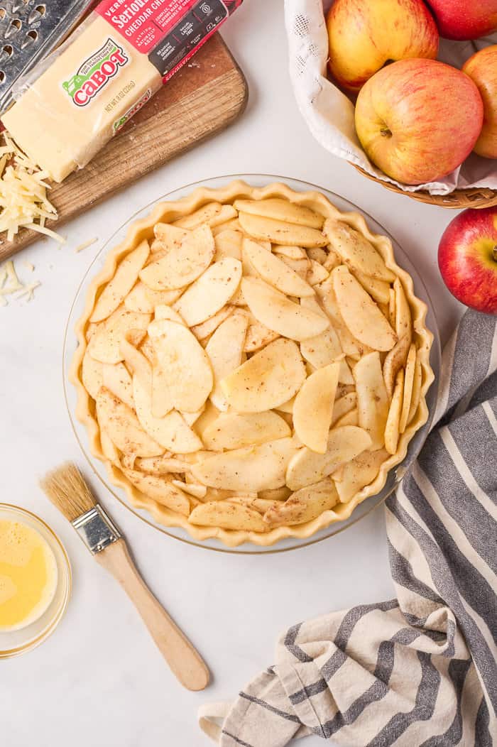 Cheddar apple pie without a crust