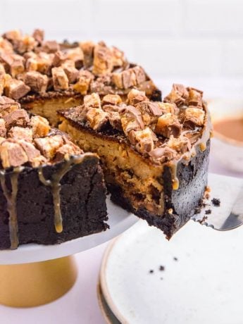 Peanut butter snickers cheesecake