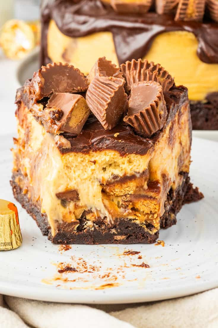 Reese’s Peanut Butter Cheesecake with Brownie Crust A Classic Twist