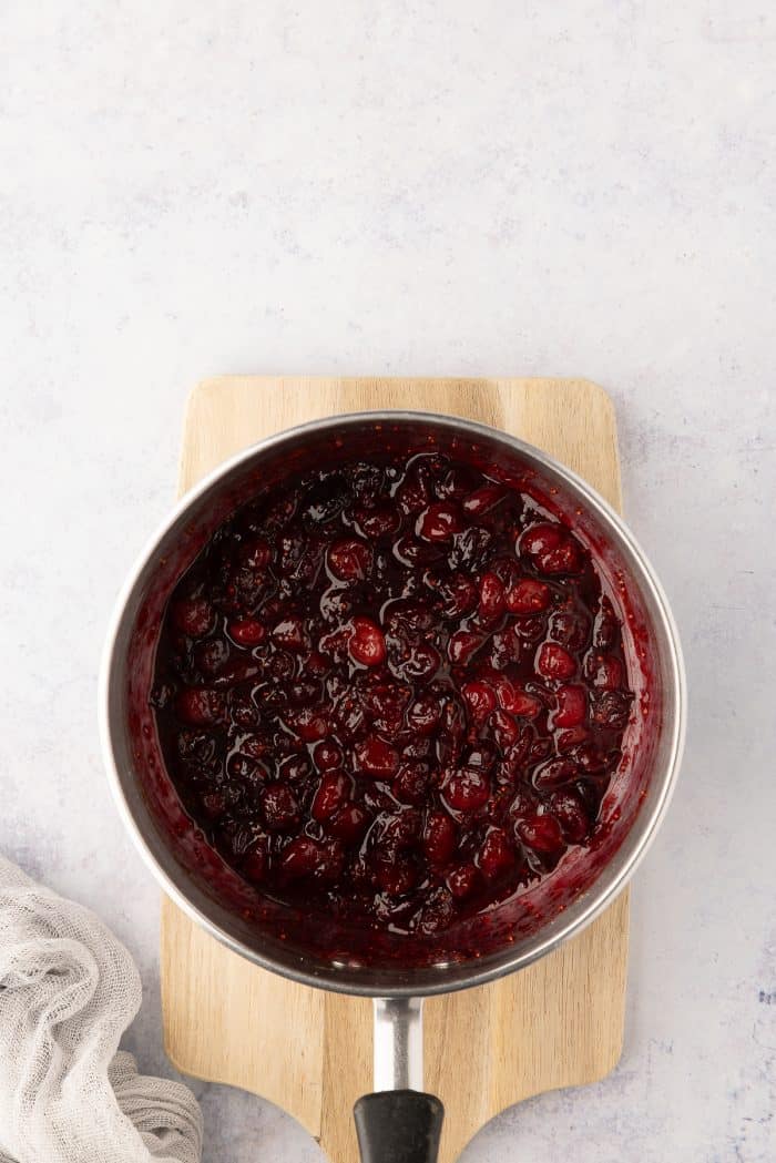 The cooked cranberry layer in a saucepan.