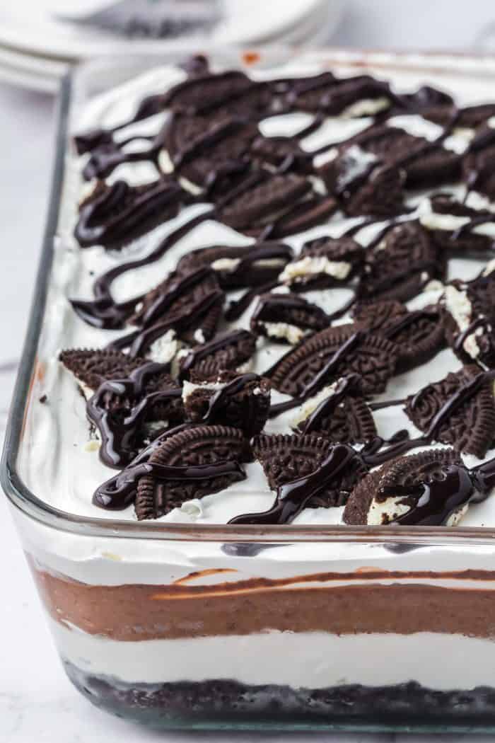 A close up of the Oreo layered dessert in a glass dish.