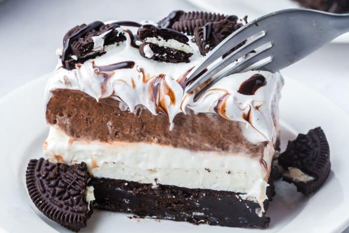 A close up of the Oreo layered dessert with a fork going into it.