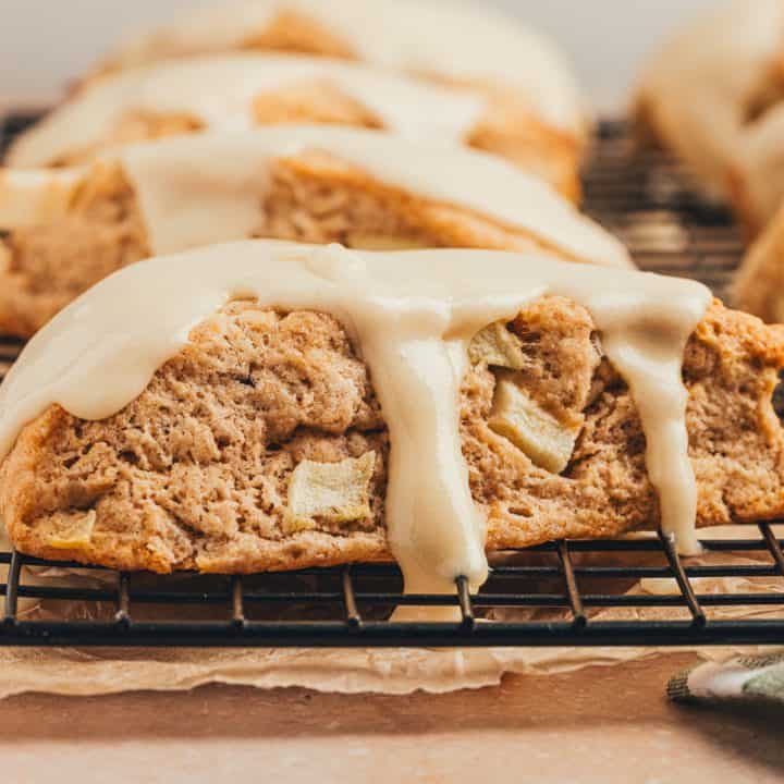 Apple cinnamon scones on a wire rack.