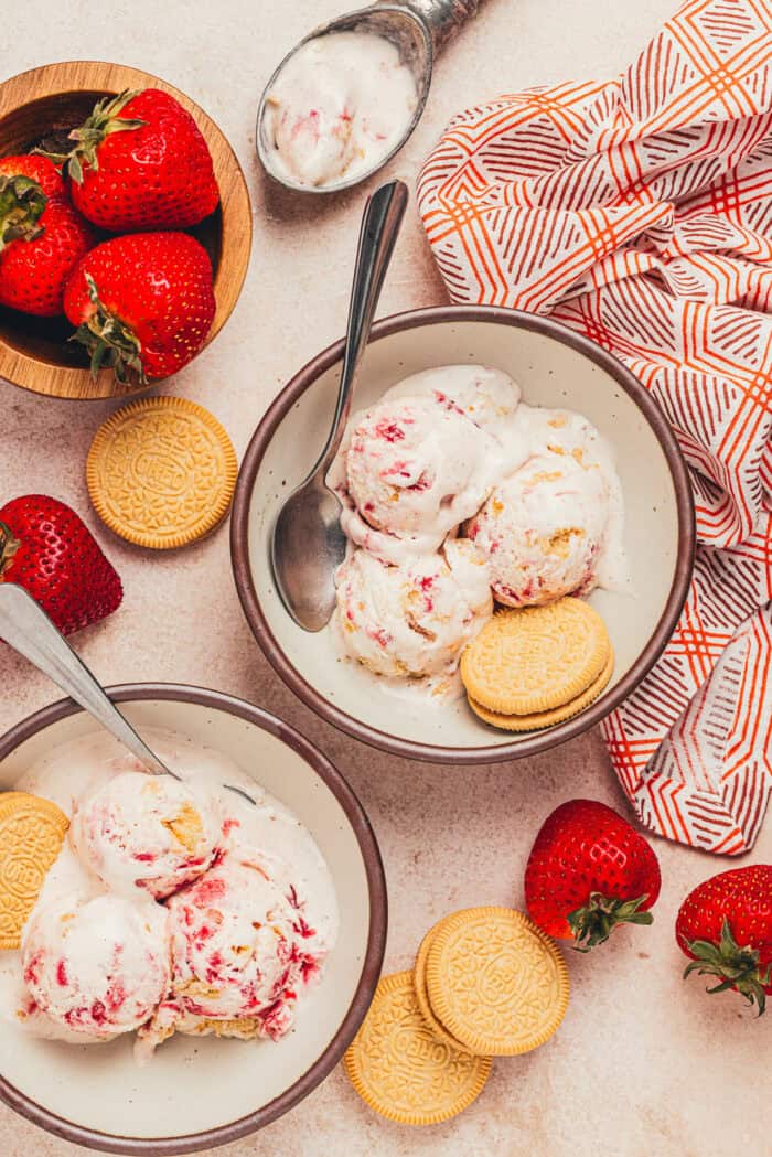 Two bowls of homemade ice cream with spoons.