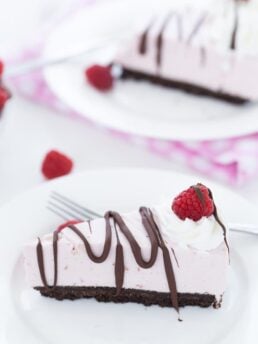 Raspberry Greek Yogurt Cheesecake