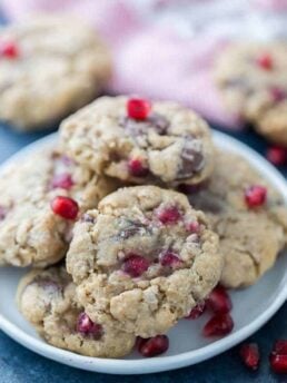 These vanilla pomegranate oatmeal cookies are chunky, chewy and totally crunchy! This easy cookie recipe is perfect for Christmas cookie exchanges.