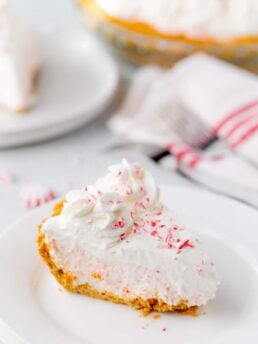 No-Bake Peppermint White Chocolate Pie