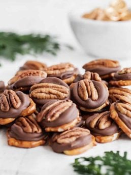 Caramel Pretzel Delights