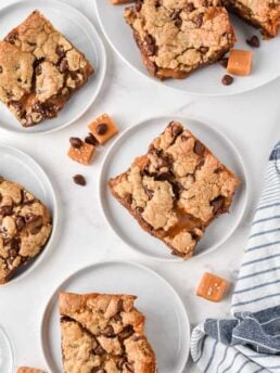 Salted Caramel Chocolate Chip Cookie Bars